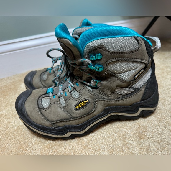 Keen Hiking Boots - Picture 8 of 8